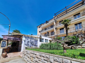Apartment and Rooms Katunar